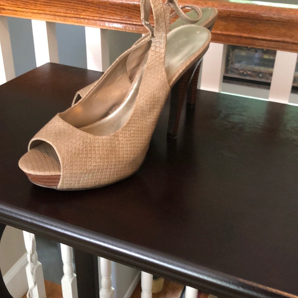 Heels - Picture 2 of 4